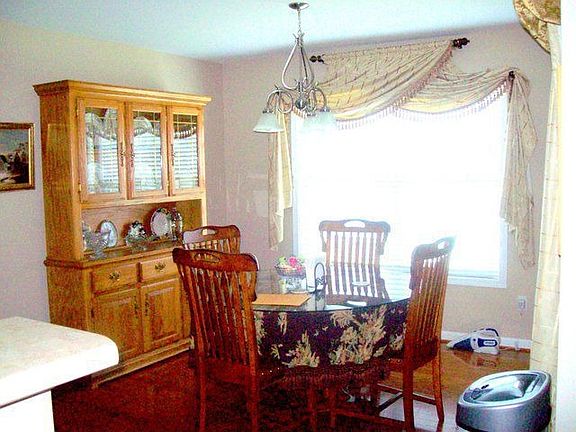 5th image of 2840 Churchill Dr