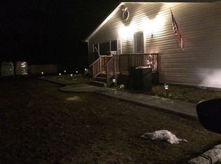 9 Stuart Pl, Mastic, NY 11950