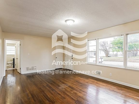 1653843_003_living_room_3.jpg