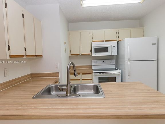 4th image of 18328 NW 68th Ave APT P