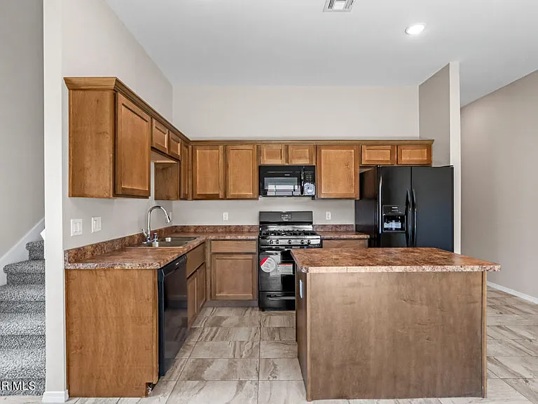 806 Hc Gilbert Minjares Dr #A — Photo 7