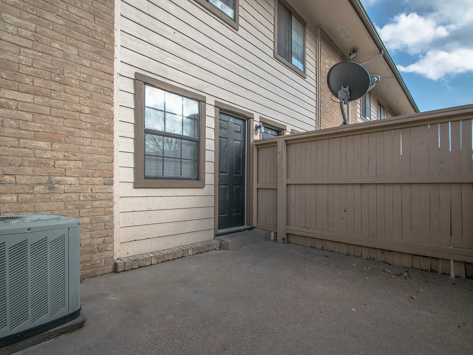 Huntington Townhomes — Photo 2