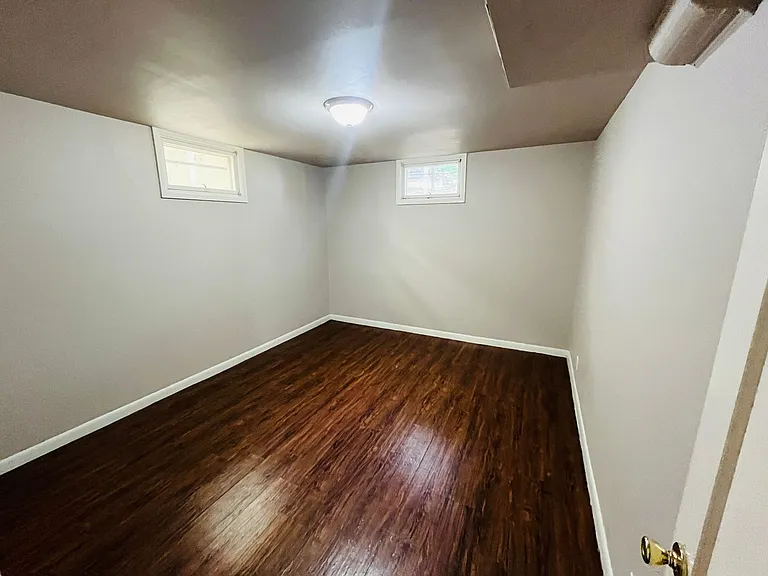 515 Avenue C — Photo 10