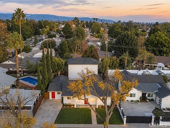 4th image of 8218 Encino Ave