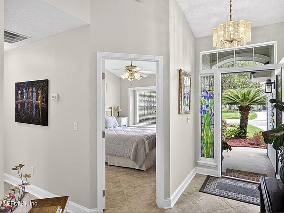5th image of 293 MAPLEWOOD Drive