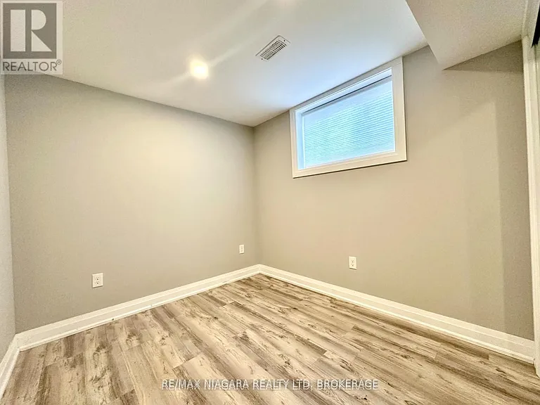 39 Grove Ave #LOWER — Photo 4