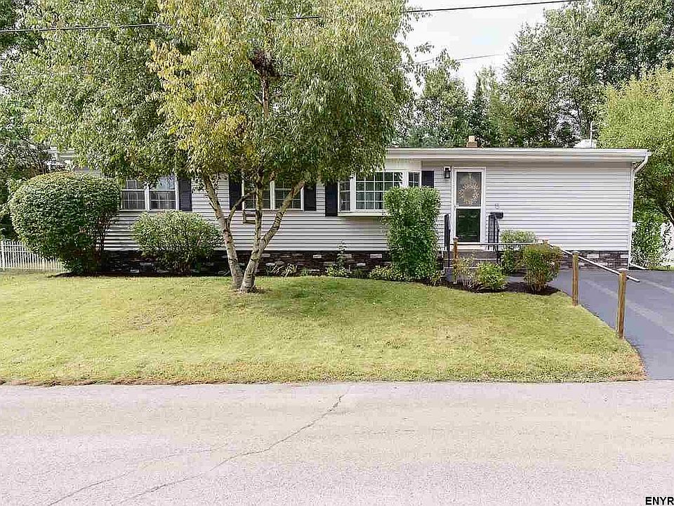 1st image of 15 Gadsen Ct