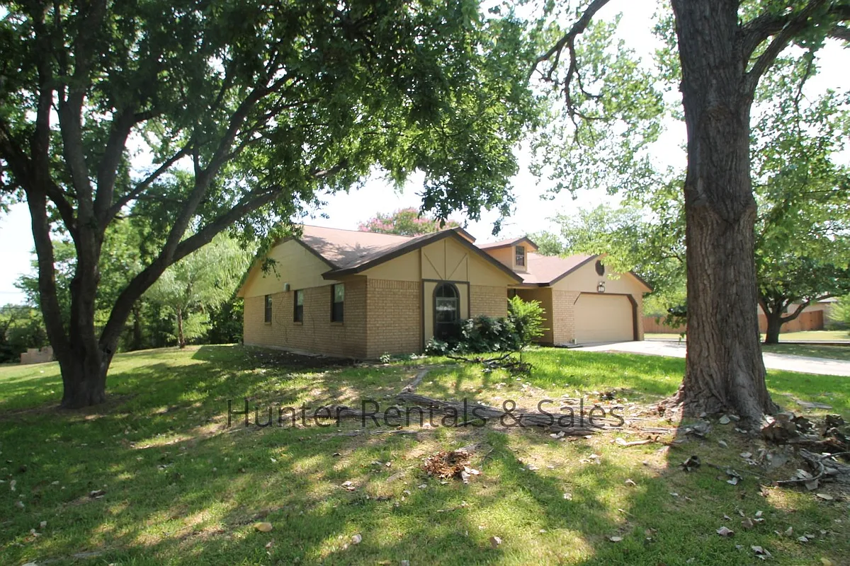 Building Photo - 809 Beaver Trl