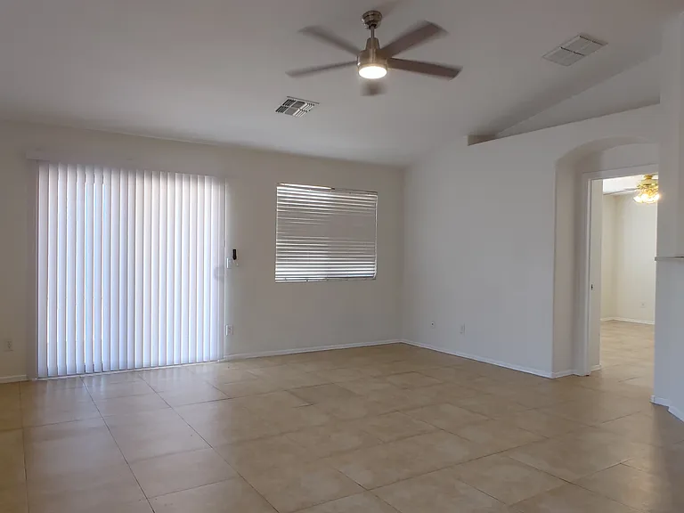 5513 S 7th Dr — Photo 2