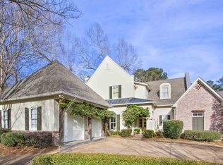 10 Highland Meadows Dr, Jackson, MS 39211