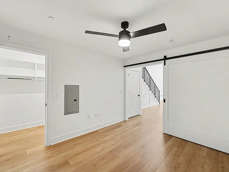 615 Daniels St #111 — Photo 8
