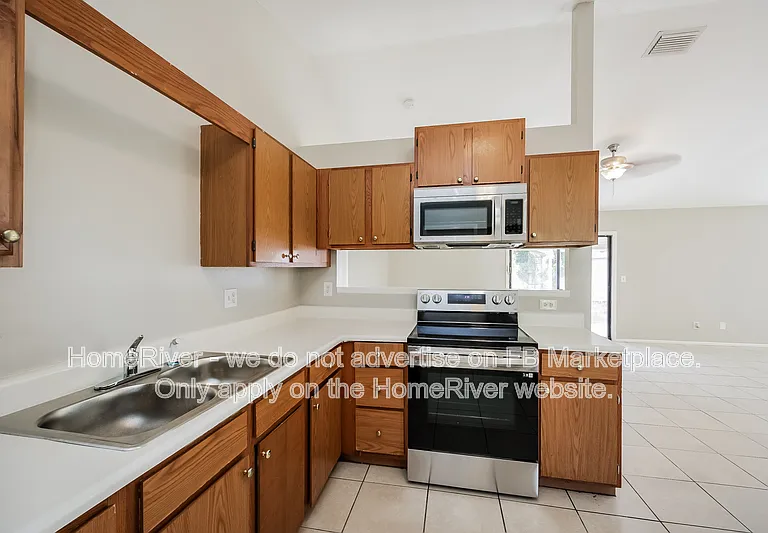 1720 SW 3rd Pl — Photo 5