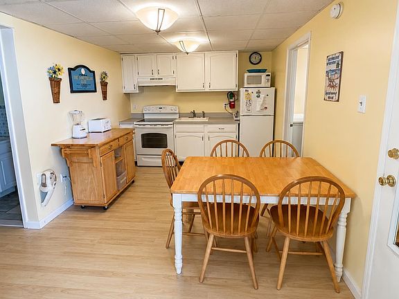 4th image of 427 E Monterey Ave #23