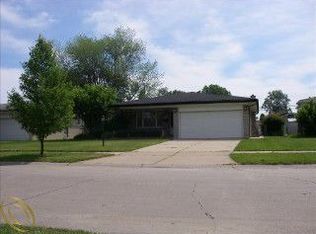 35300 Dearing Dr, Sterling Heights, MI 48312