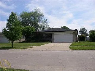 35300 Dearing Dr photo 1