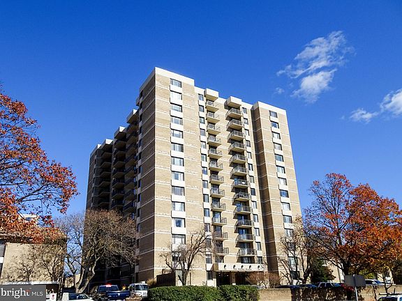 2nd image of 118 N Monroe St #401