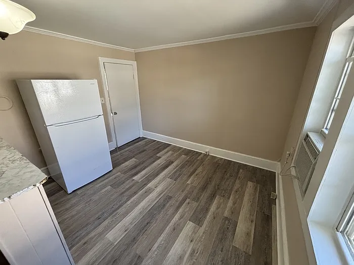 2 bed, 1.0 bath, $1,200 — Photo 4