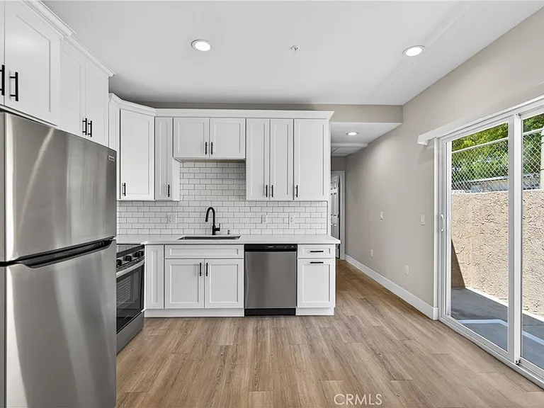 8414 Burnet Ave — Photo 8