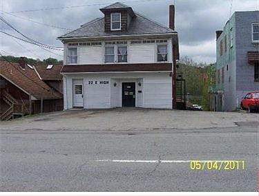 2nd image of 1122 E High St