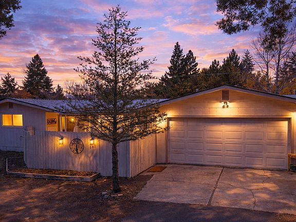 2nd image of 1540 NE Bear Creek Rd