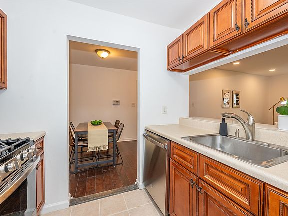 5th image of 72 Cherry St #72