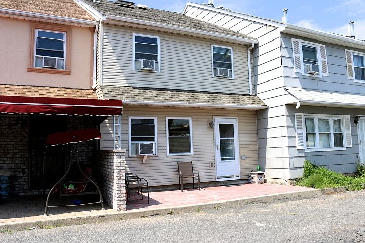 1st image of 195 Quintard St