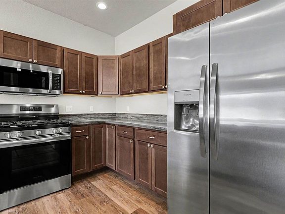 3rd image of 705 Maple Creek Blvd