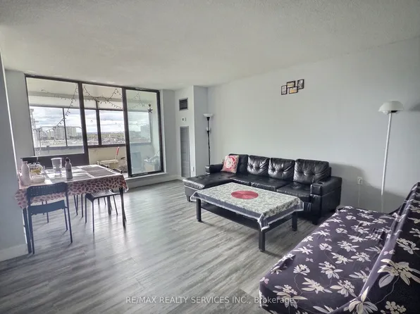 18 Knightsbridge Rd, Brampton, ON