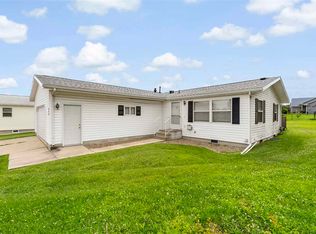 216 Paddock Cir, Iowa City, IA 52240