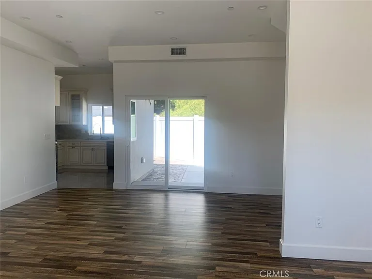 16507 San Fernando Mission Blvd — Photo 4