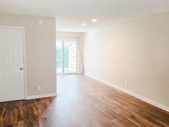 2nd image of 5822 Fullerton Ave Unit 5