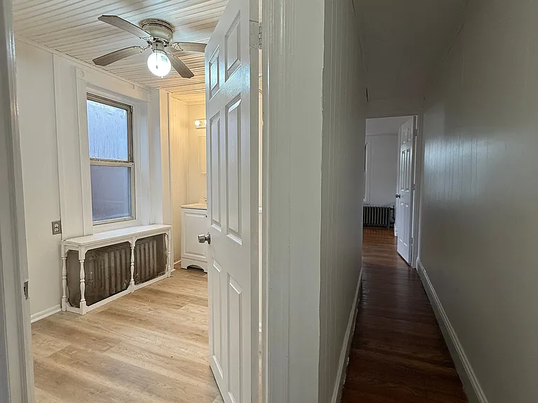 933 Beatty St — Photo 12