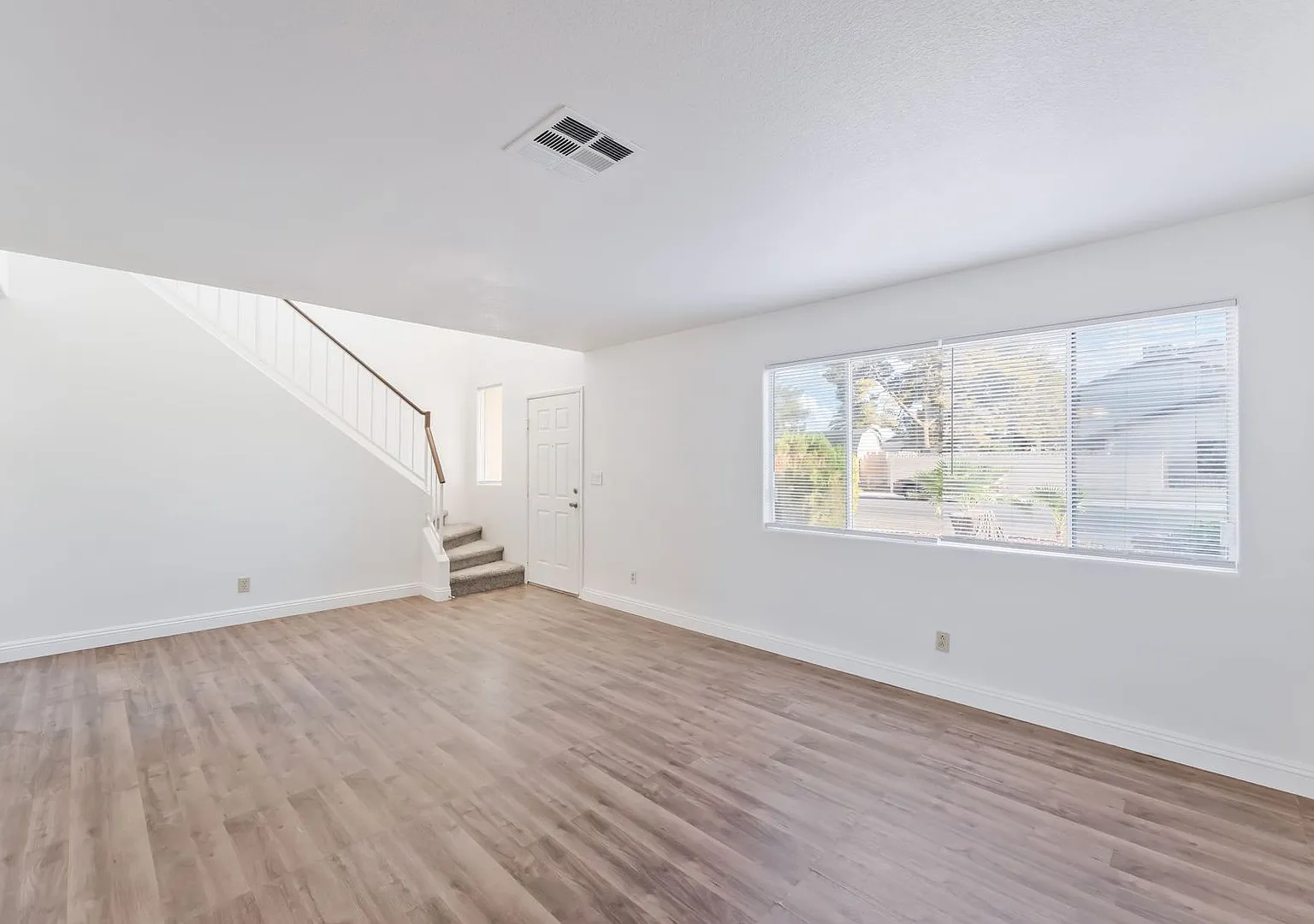 Spacious 3-Bedroom Home With Large Loft & No Hoa! — Photo 4