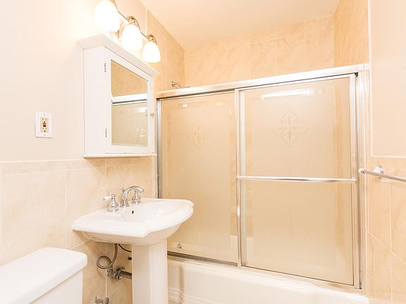 2nd image of 3311 Giles Pl APT 5A