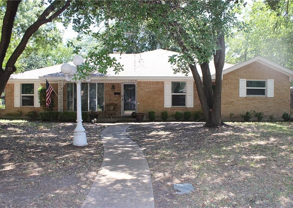 1st image of 1706 Surrey Cir