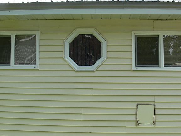 4th image of 2104 Montgomery St