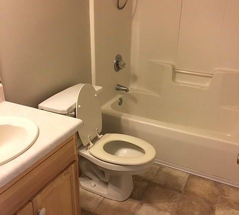 3rd image of 4112 Clay Dr