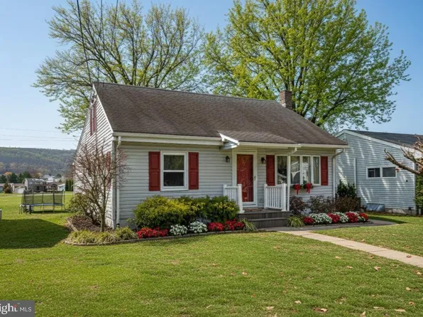 56 Memorial Blvd, Newmanstown, PA 17073