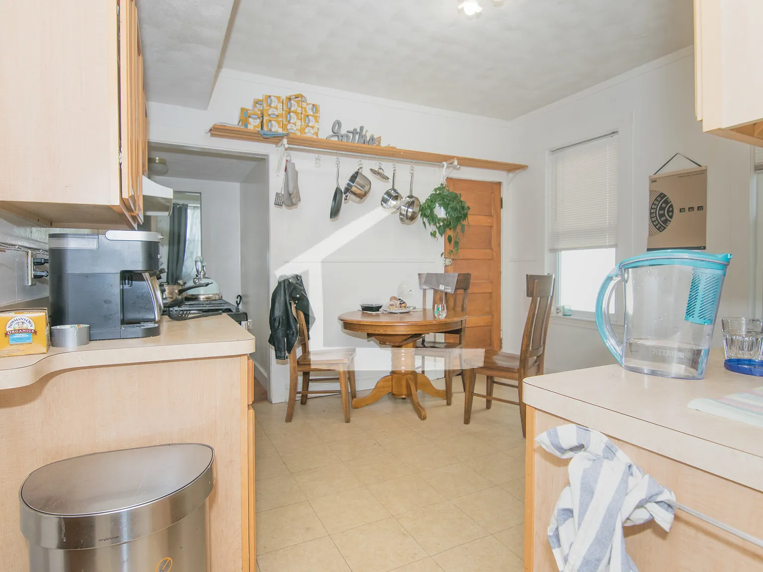 4 bed, 9999 sqft, $4,800 — Photo 2