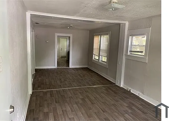 1444 W 20th St — Photo 3