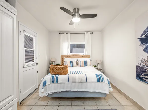 58 10th Ct, Hermosa Beach, CA