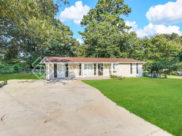 6069 Wisteria Ln, Lithia Springs, GA 30122