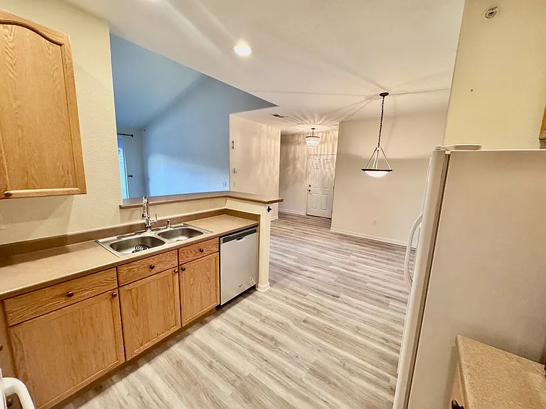 8457 S Hoyt Way #303 — Photo 9