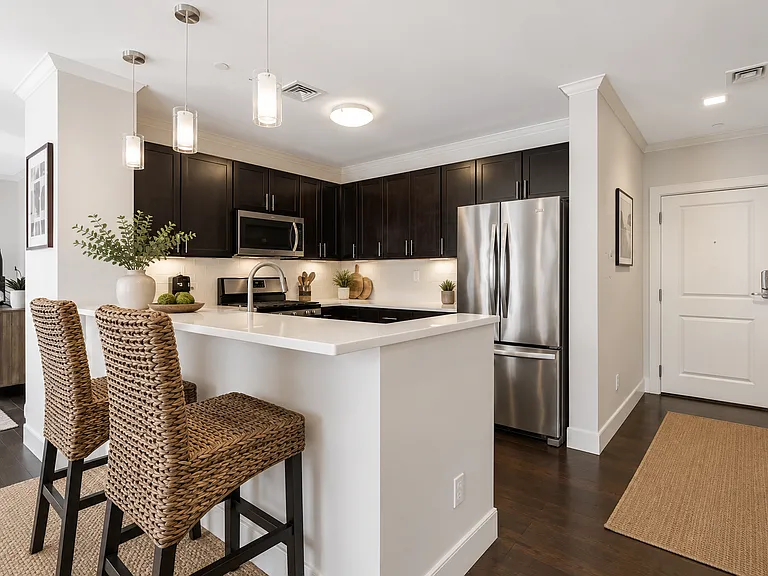 320 Maverick St #204B — Photo 10