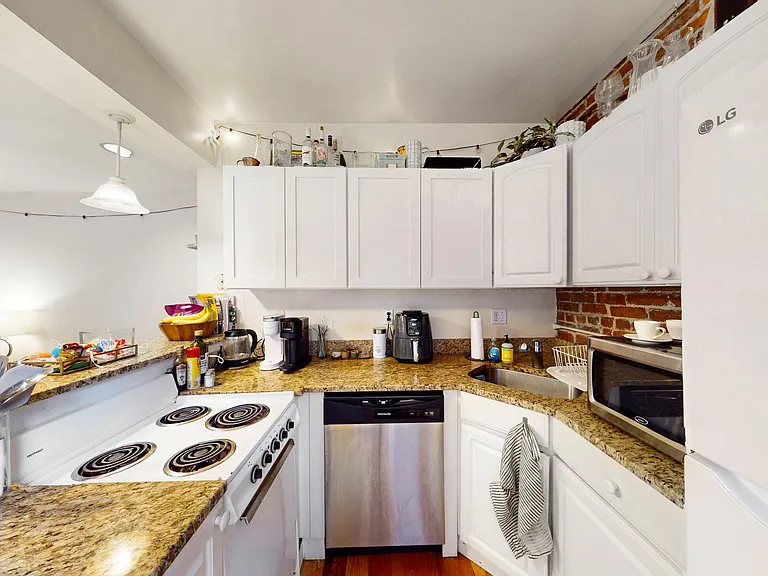 100 Prince St #12 — Photo 3