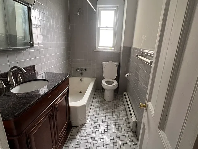 516 Sussex St — Photo 3