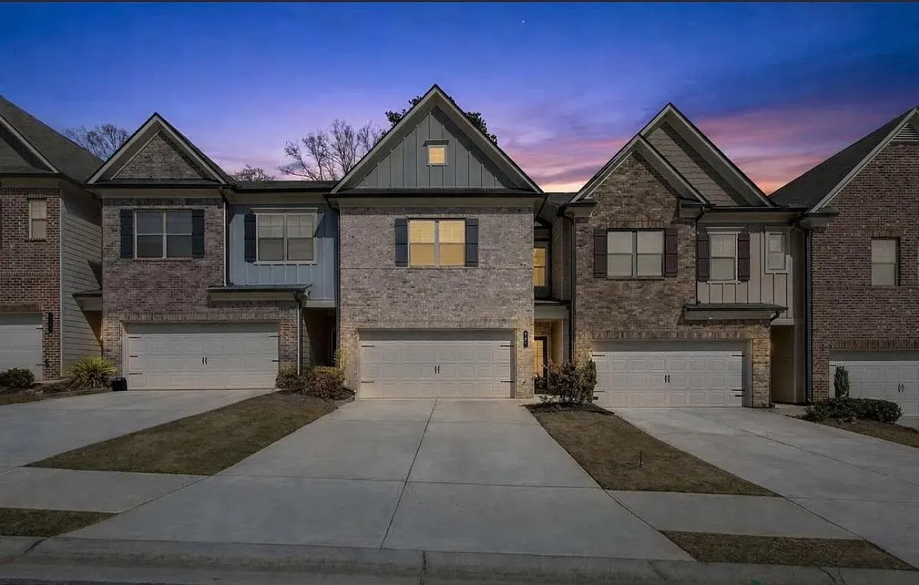3 bed, 2.5 bath, 1928 sqft, $2,500 — Photo 2
