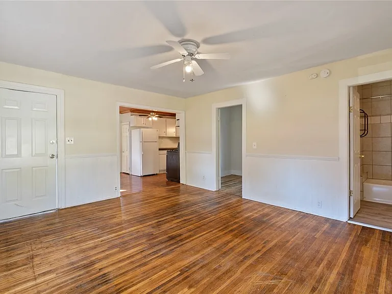 250 Sanford St — Photo 4