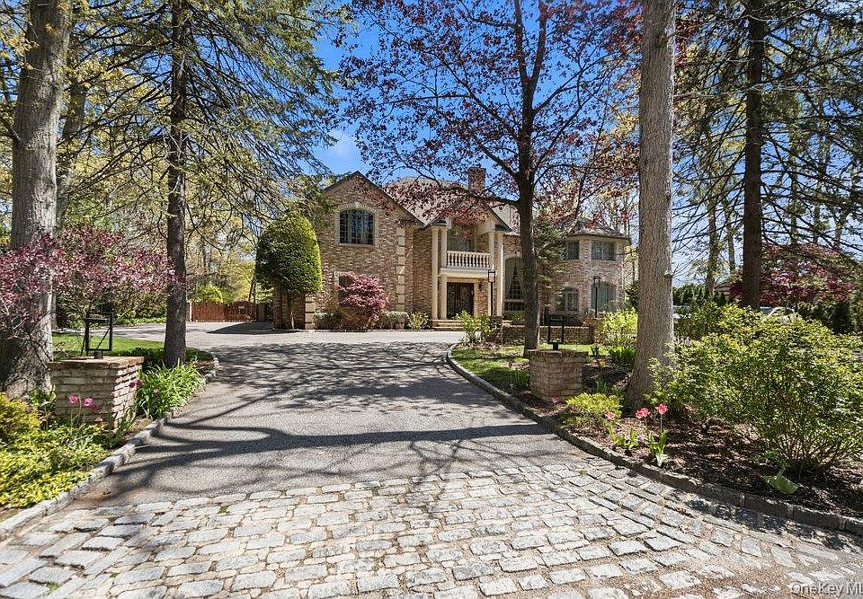 10 Hart Pl, Dix Hills, NY 11746 | Zillow