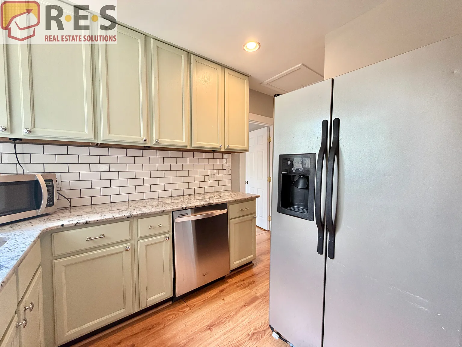 3 bed, 1315 sqft, $2,870 — Photo 4